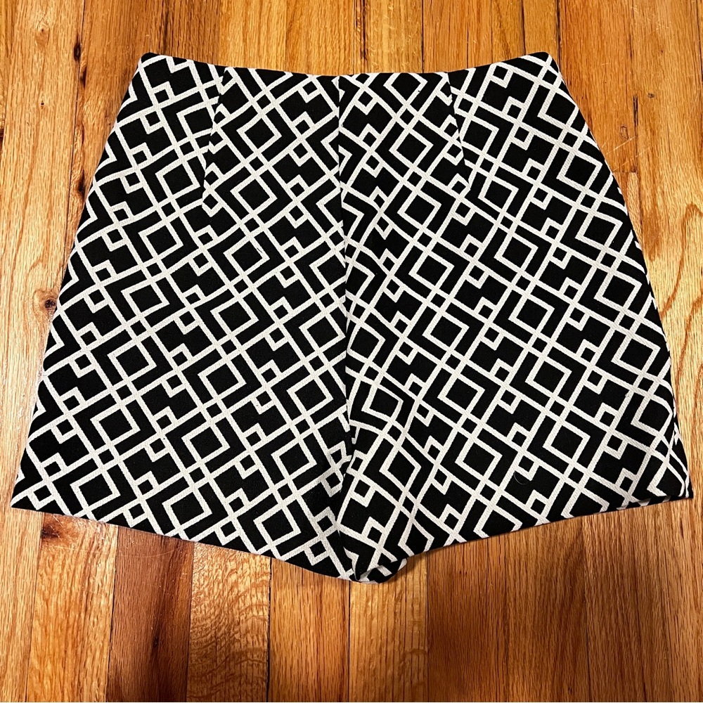 Zara Basic Shorts Geometric Size M - image 3
